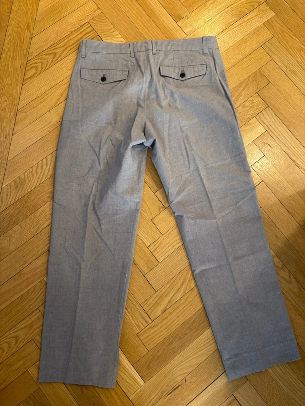 GAP Tailored Khakis in Straight Fit in gray plaid pattern - 33 x 30